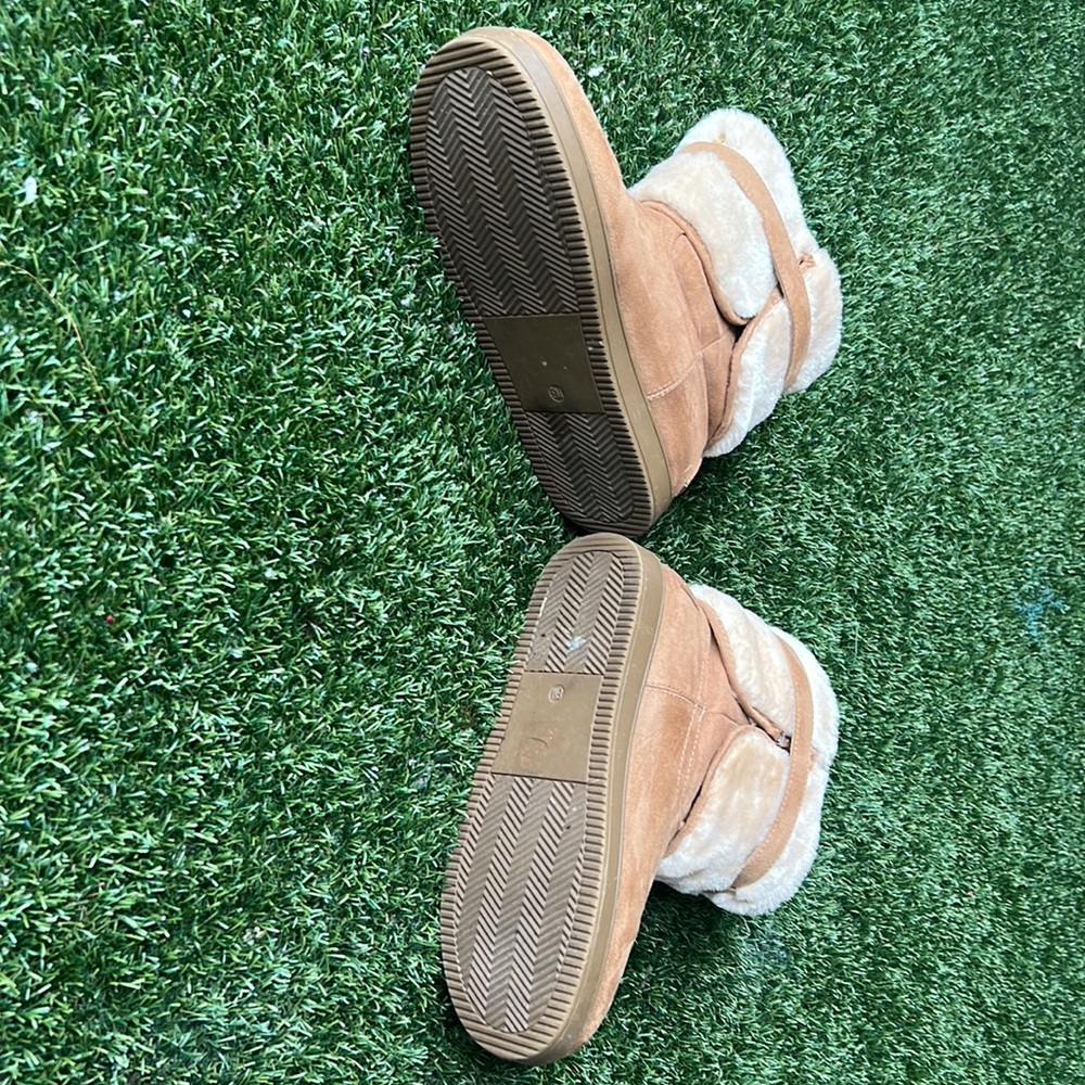 Woman Ugg boots 8M (fits for 7.5)used - Picture 5 of 9